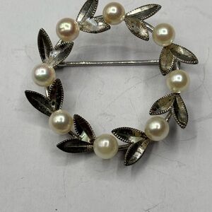 Elegant Sterling Silver and Pearl Brooch JP103
